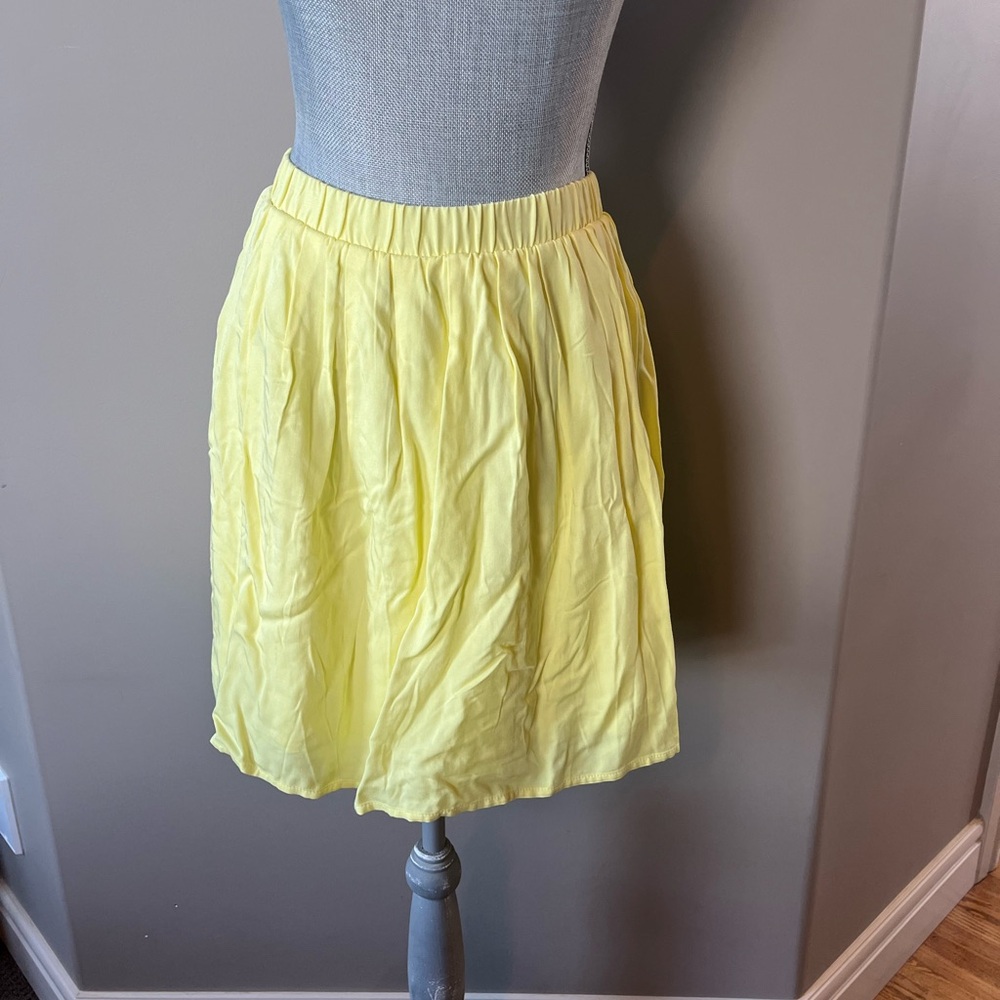 Old Navy Yellow Knee-Length Skirt
